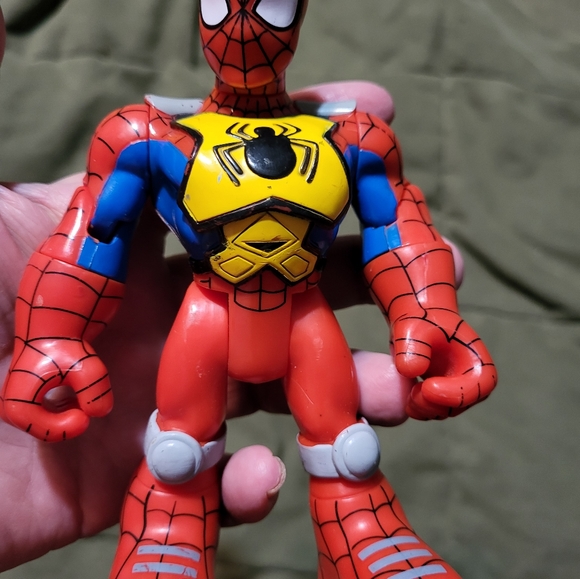 Spiderman figure - Picture 2 of 3